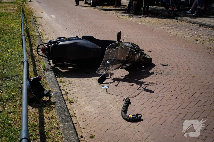 Scooterrijder geschept door automobilist
