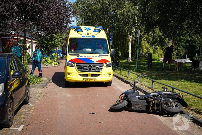 Scooterrijder geschept door automobilist