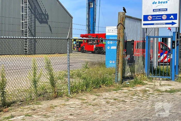 Hulpdiensten ingezet voor gevallen persoon in schip