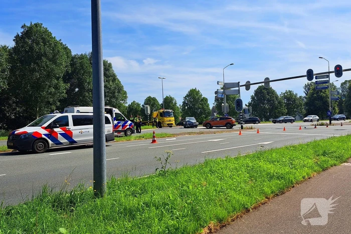 Twee voertuigen beschadigd na botsing