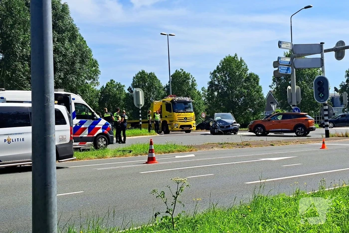 Twee voertuigen beschadigd na botsing