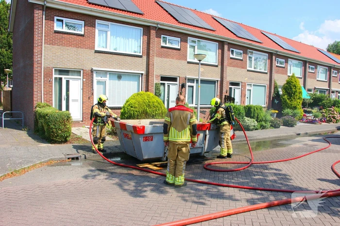 Brandweer ingezet voor brandende bouwcontainer