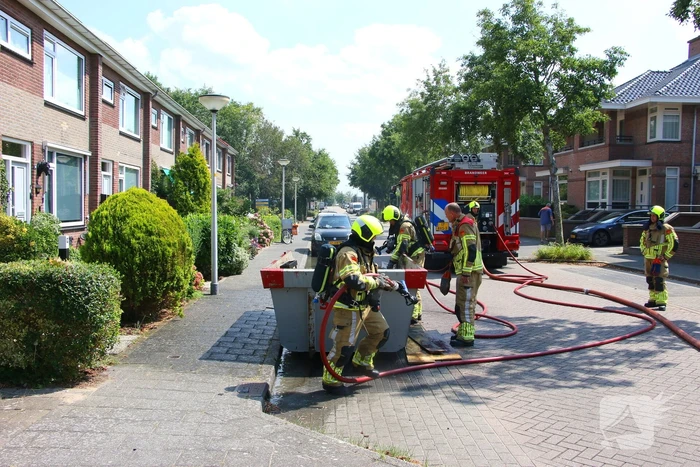 Brandweer ingezet voor brandende bouwcontainer