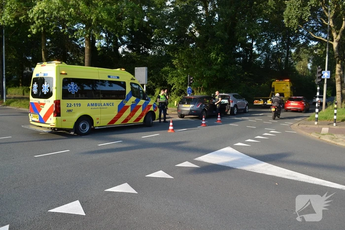 Twee voertuigen betrokken bij kop-staartbotsing