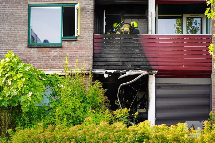 Brandweer ingezet voor uitslaande brand bij appartementencomplex