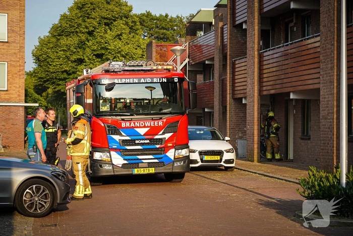 Brandweer ingezet voor uitslaande brand bij appartementencomplex