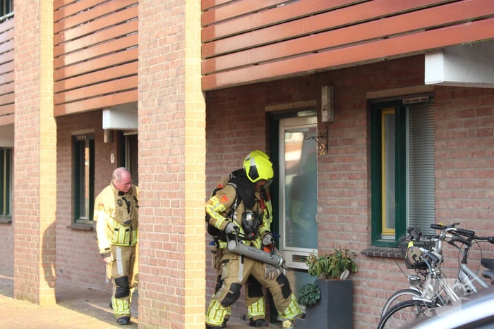 Brandweer ingezet voor uitslaande brand bij appartementencomplex