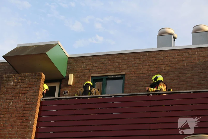 Brandweer ingezet voor uitslaande brand bij appartementencomplex