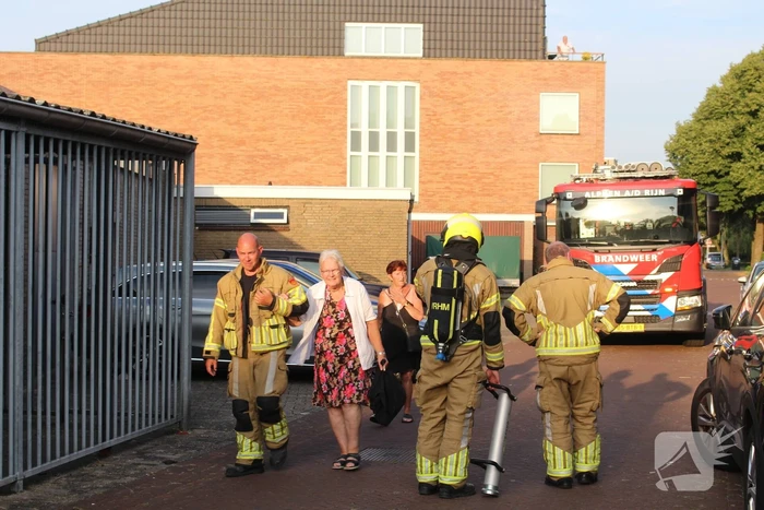 Brandweer ingezet voor uitslaande brand bij appartementencomplex