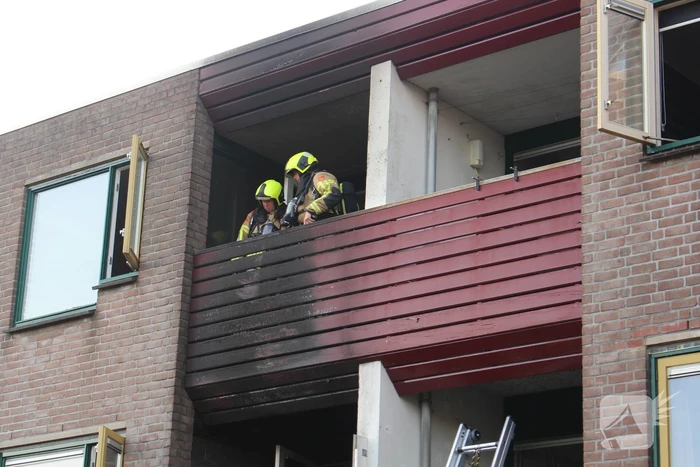 Brandweer ingezet voor uitslaande brand bij appartementencomplex