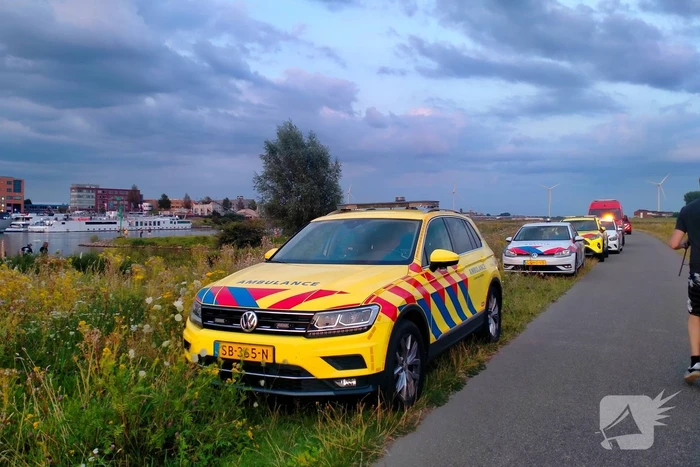 Hulpdiensten ingezet voor twee personen te water