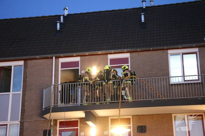 Brandweer ingezet voor uitslaande brand bij woning