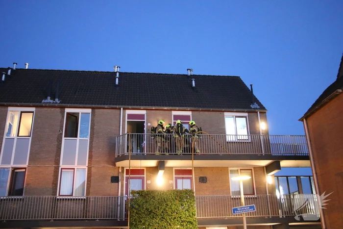 Brandweer ingezet voor uitslaande brand bij woning