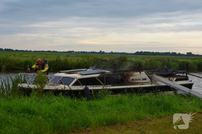 Flinke brand verwoest plezierjacht