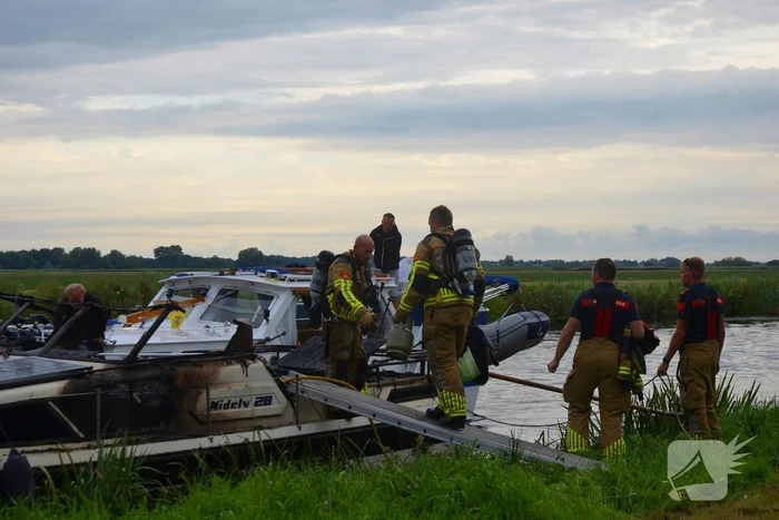 Flinke brand verwoest plezierjacht