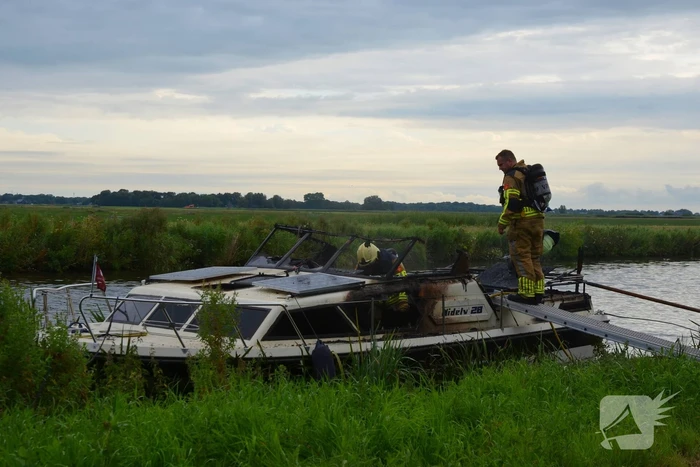 Flinke brand verwoest plezierjacht