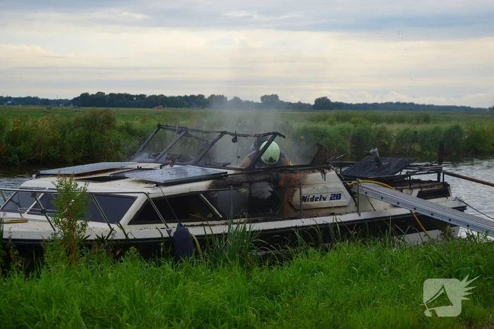 Flinke brand verwoest plezierjacht
