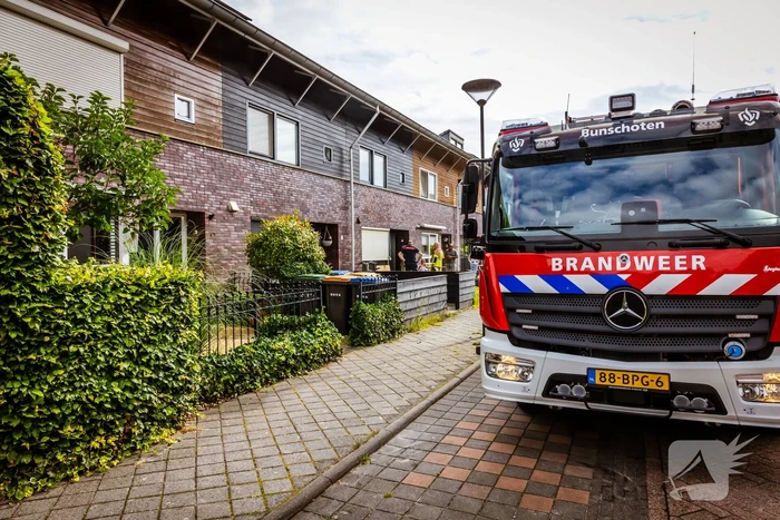 Brandweer doet onderzoek naar vreemde lucht in woning