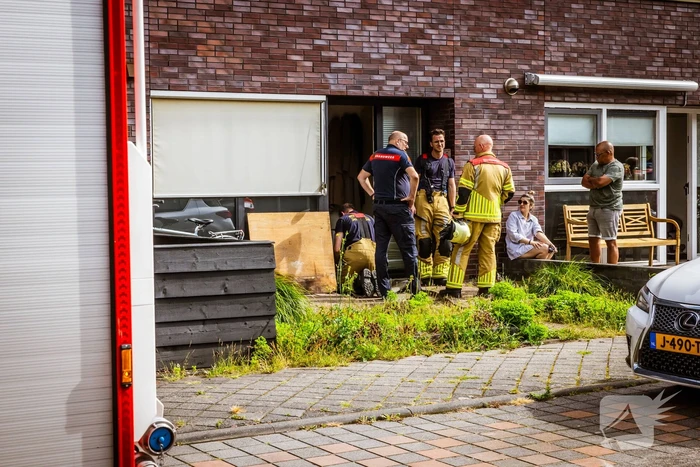 Brandweer doet onderzoek naar vreemde lucht in woning
