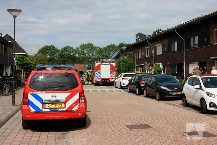 Brandweer doet onderzoek naar vreemde lucht in woning