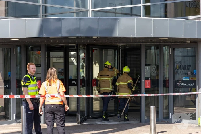 Medewerker ontdekt scheur in vloer winkelcentrum