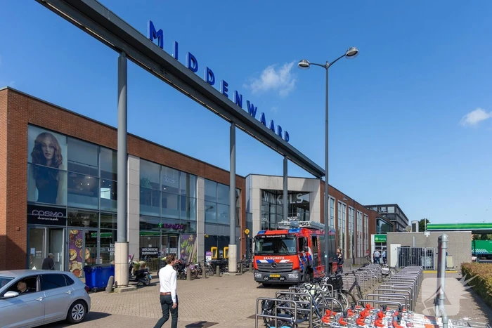 Medewerker ontdekt scheur in vloer winkelcentrum