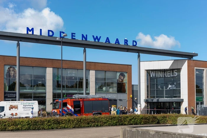 Medewerker ontdekt scheur in vloer winkelcentrum