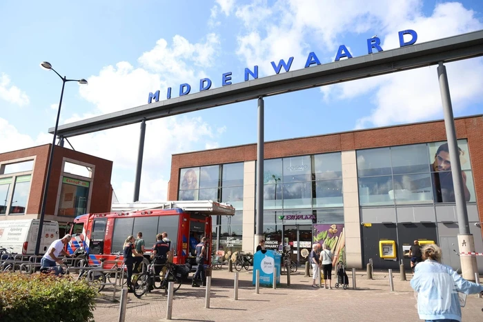 Medewerker ontdekt scheur in vloer winkelcentrum