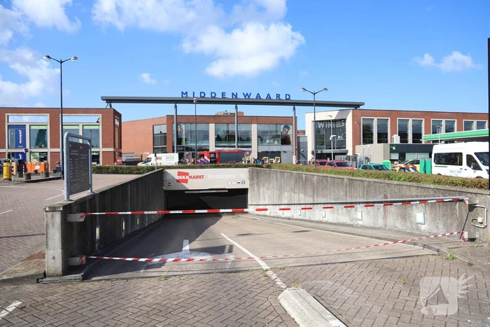 Medewerker ontdekt scheur in vloer winkelcentrum
