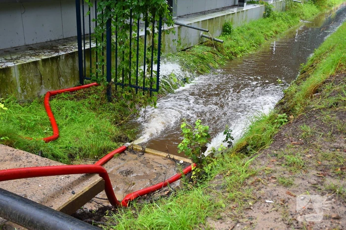 Brandweer pompt parkeerkelder leeg