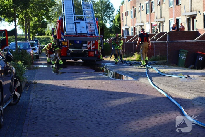 Brandweer ingezet voor brand op dak van woning