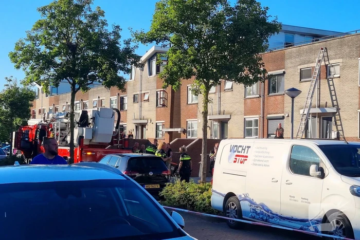 Brandweer ingezet voor brand op dak van woning
