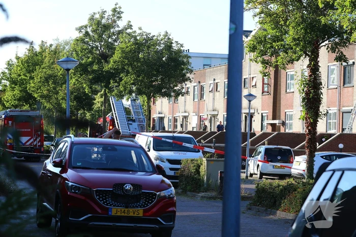 Brandweer ingezet voor brand op dak van woning