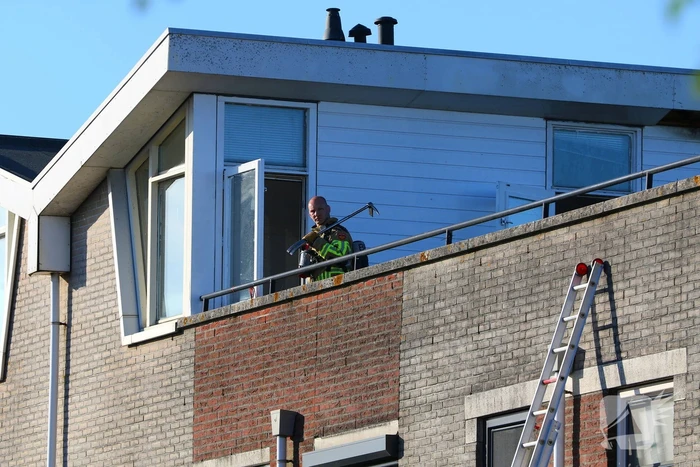 Brandweer ingezet voor brand op dak van woning