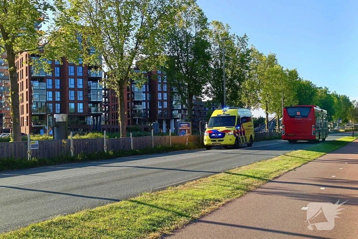 Automobilist en motorrijder met elkaar in botsing