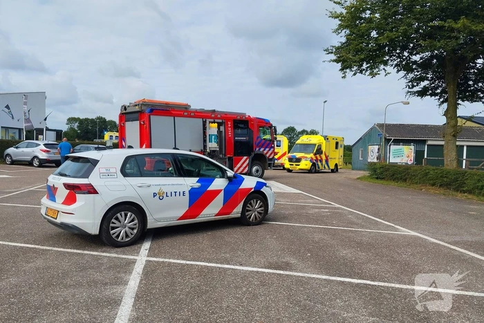 Dode nadat vrijwilligers van steiger vallen, Duits traumateam ingezet