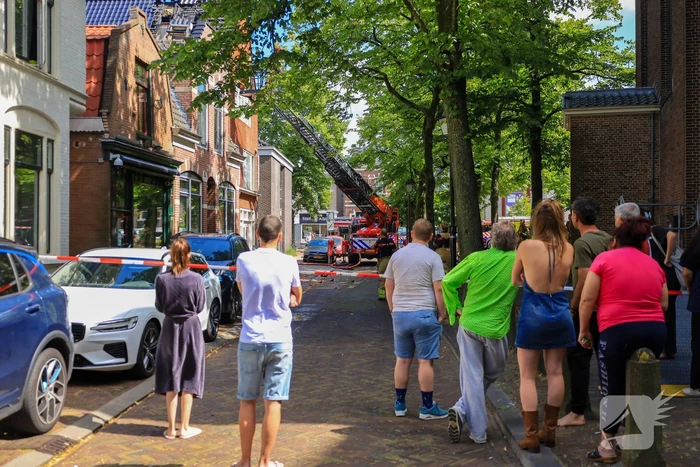Hulpdiensten groots ingezet voor uitslaande brand bij woning