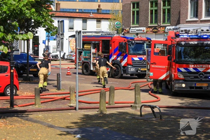 Hulpdiensten groots ingezet voor uitslaande brand bij woning