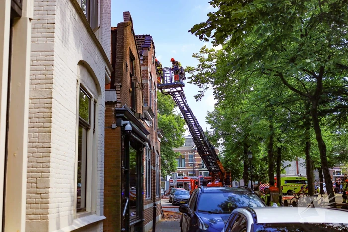 Hulpdiensten groots ingezet voor uitslaande brand bij woning