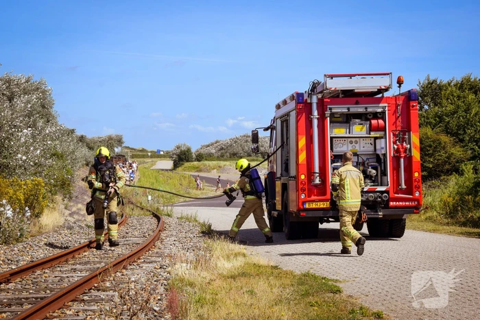Brandweer ingezet voor brand in berm bij spoor