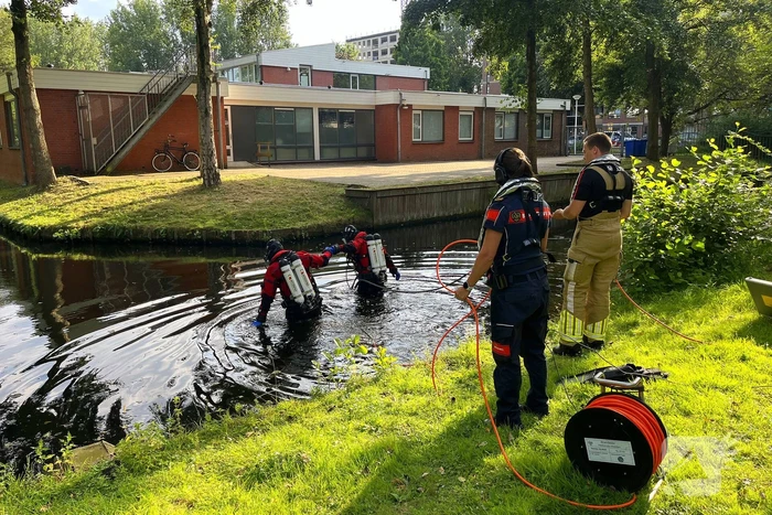 Hulpdiensten starten zoektocht in water naar vermist meisje