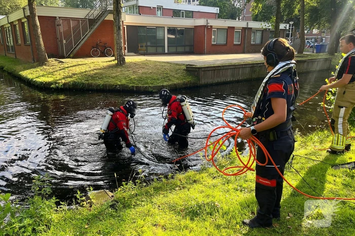 Hulpdiensten starten zoektocht in water naar vermist meisje
