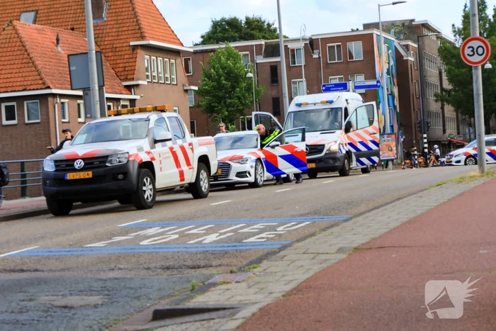 Traumateam ingezet voor dodelijk ongeval tussen GVB-bus en motorrijder
