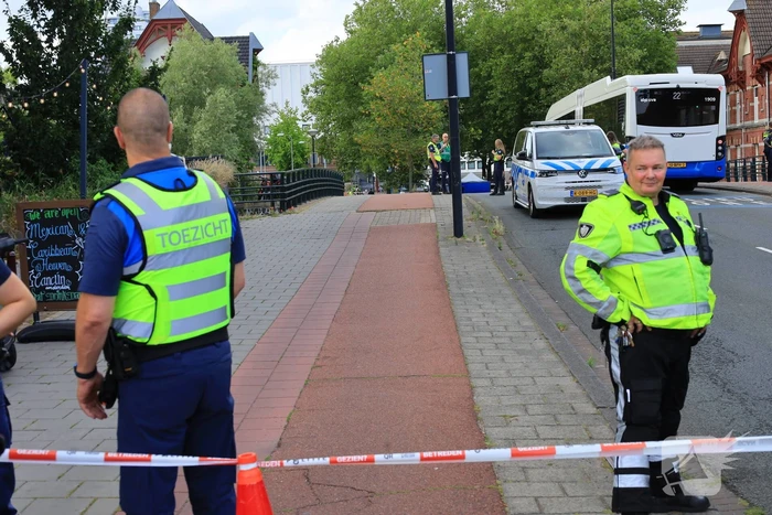 Traumateam ingezet voor dodelijk ongeval tussen GVB-bus en motorrijder