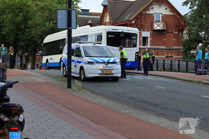 Traumateam ingezet voor dodelijk ongeval tussen GVB-bus en motorrijder