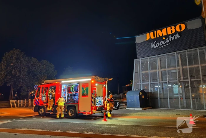Brand op dak parkeergarage snel onder controle