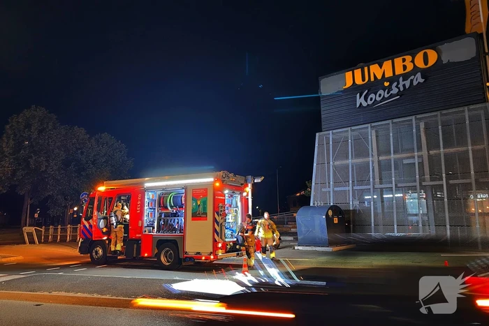 Brand op dak parkeergarage snel onder controle