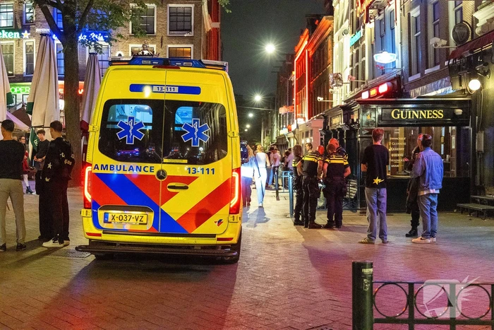 Persoon raakt gewond bij geweldsincident, politie start onderzoek