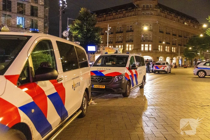 Persoon raakt gewond bij geweldsincident, politie start onderzoek