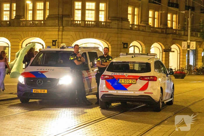 Persoon raakt gewond bij geweldsincident, politie start onderzoek